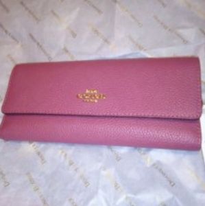 Coach wallet never used brand new.